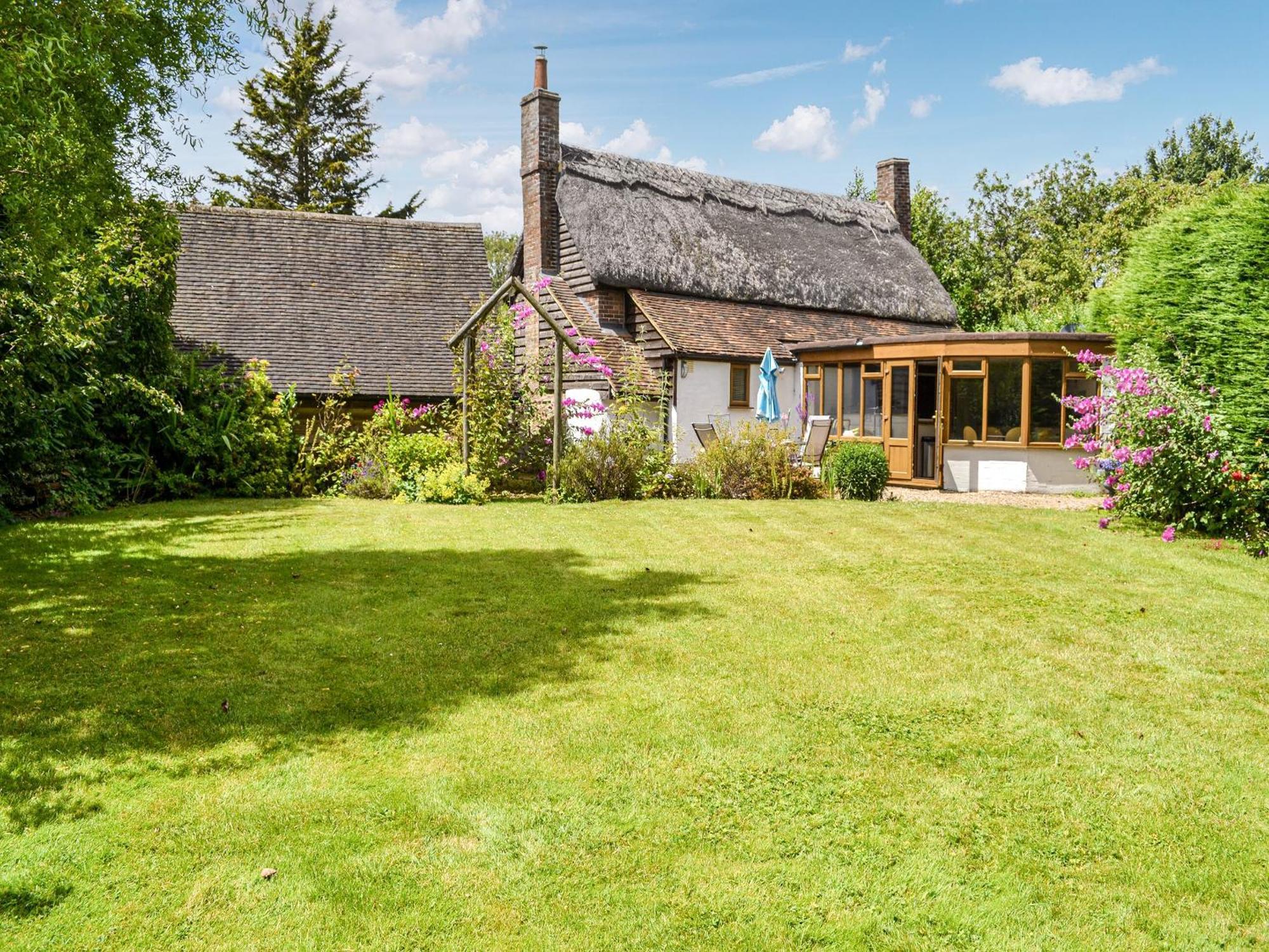 The Old Thatched Cottage Тентерден Екстер'єр фото